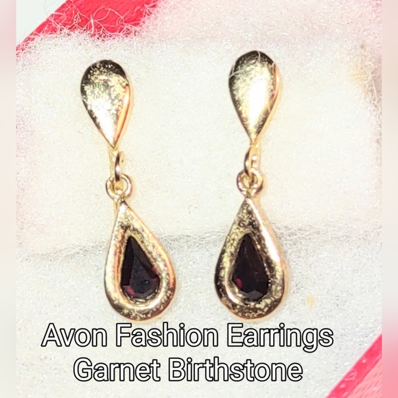 Avon Garnet Teardrop Vintage Dangle Earrings - Picture 1 of 9